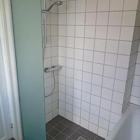 Stor Byggeforeningshus I Roligt Kvarter * Köpenhamn