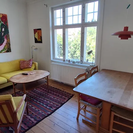 Stor Byggeforeningshus I Roligt Kvarter Kodaň